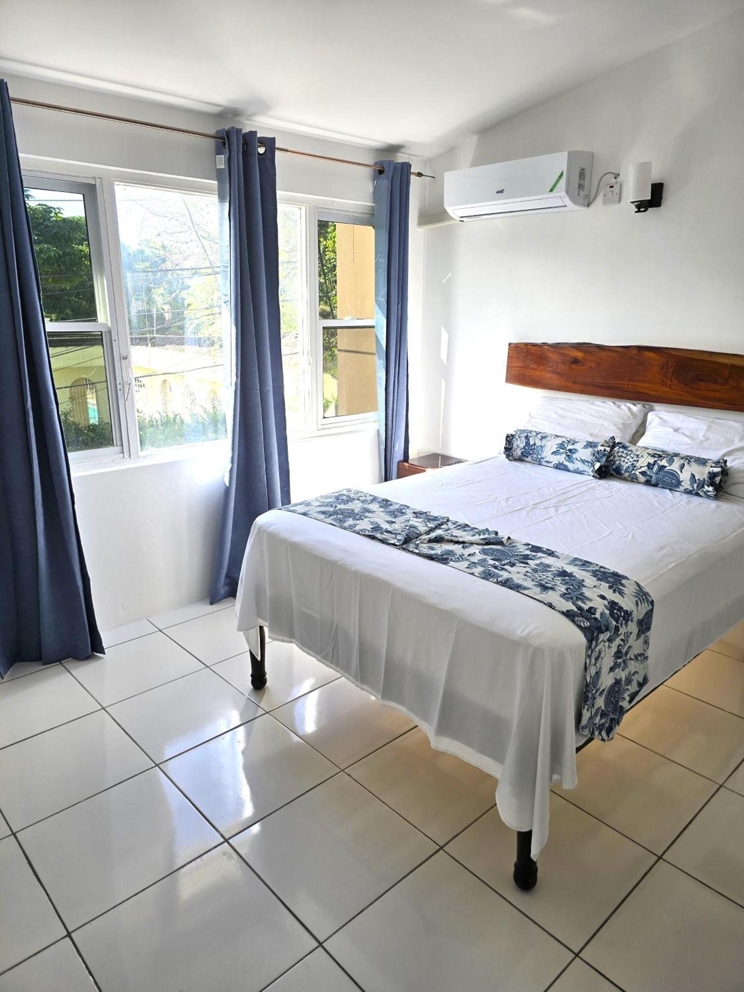 Villa The Gardens Kingston Exterior foto