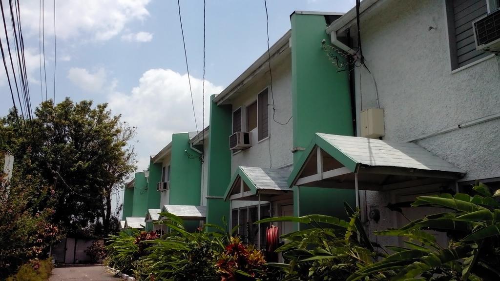 Villa The Gardens Kingston Exterior foto